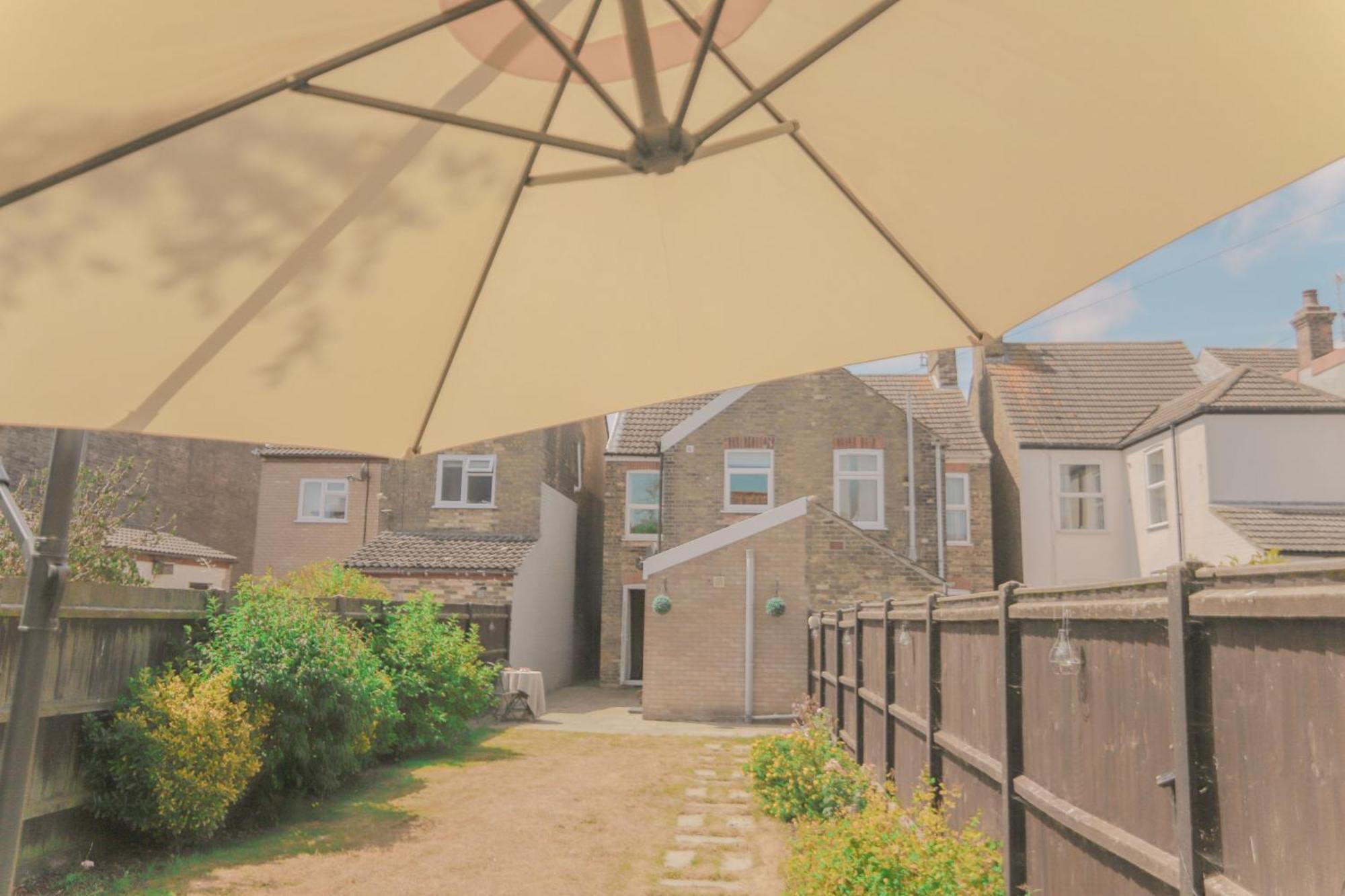 Modern Coastal Home Sleeping 5 - 2 Minute Walk To Pakefield Beach, Suffolk Exteriör bild